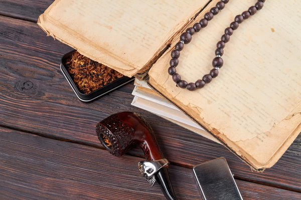 Comment choisir les bons accessoires pour sublimer une tenue de soirée élégante?